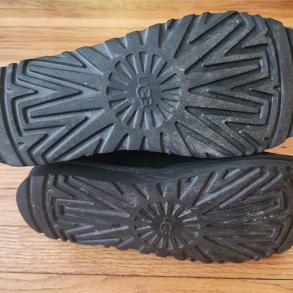 Ugg Purl Strap Boots - Picture 4 of 7